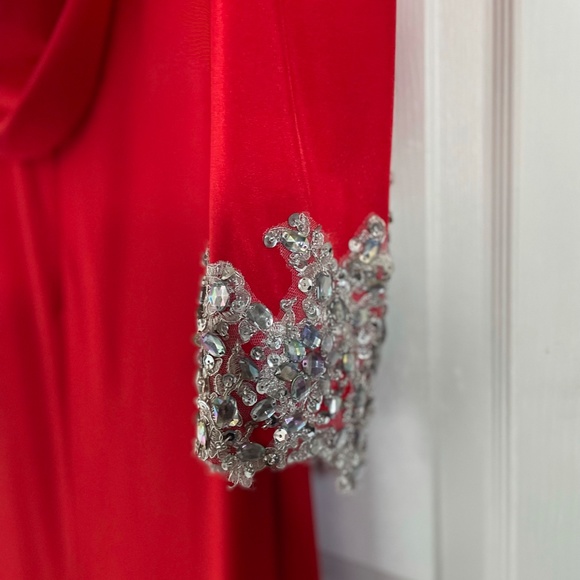 Gorgeous Red Mermaid Gown New With Tags!!!!! - Picture 4 of 4